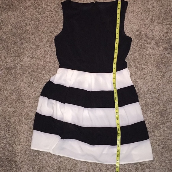 Black and white fit and flare dress - Picture 5 of 5